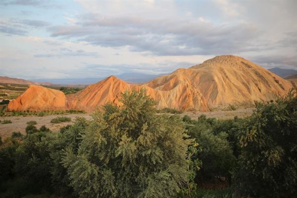 گورستان هایی از عصر آهن و دوران اسلامی در قلعه سانسیز زنجان گورستان هایی از عصر آهن و دوران اسلامی در قلعه سانسیز زنجان