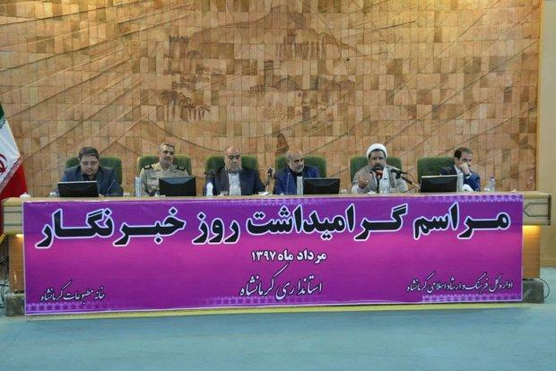 از حضور خبرنگارنماها تا سلفی بگیران بی دغدغه