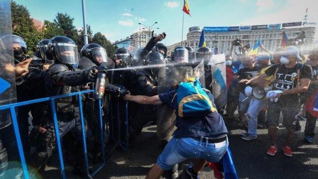 دفاع نخست وزیر رومانی از اقدام پلیس علیه معترضان