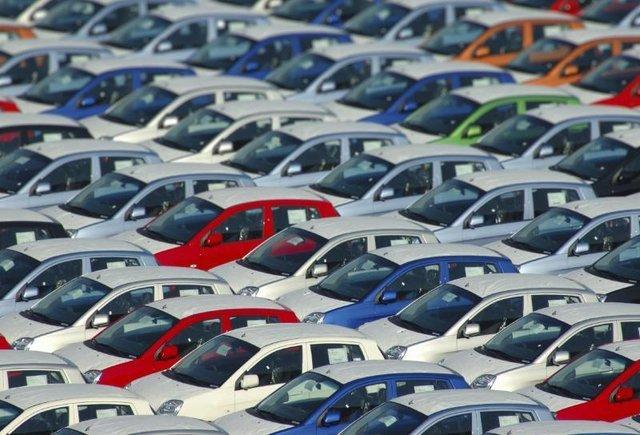 دولت سفته بازان را از بازار خودرو بیرون کند