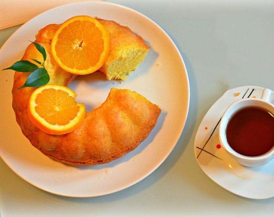 کیک پرتقالی با سس کاراملی؛ عصرانه دلچسب پاییزی