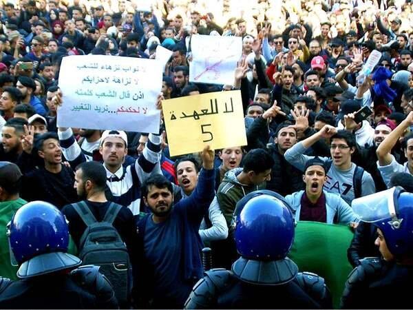 الجزایر دانشگاه ها را 10 روز زودتر تعطیل کرد