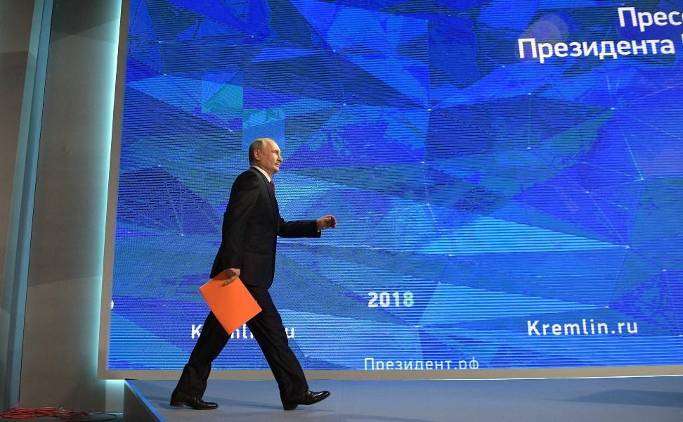 سفر به کریمه؛ واکنش پوتین به تحریم های غرب علیه روسیه