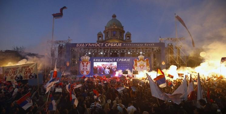رئیس جمهور صربستان طرفداران خود را به خیابان ها آورد
