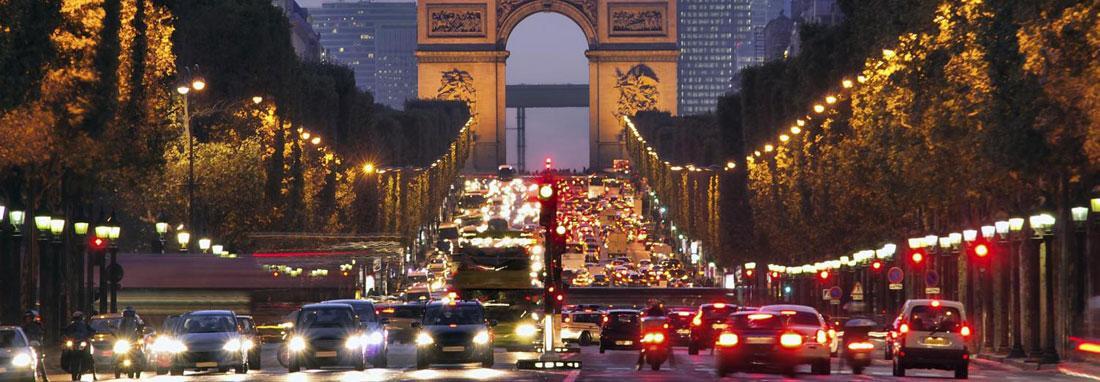 شانزلیزه سینمای روباز شد ، نمایی جالب از مشهورترین خیابان پاریس