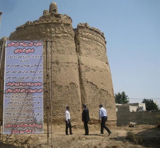 مرمت برج کبوتردینانی در شهرستان خمینی شهر