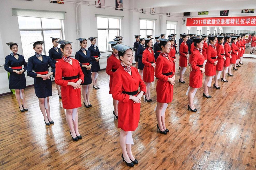 آموزش مهماندارهای هواپیما در چین