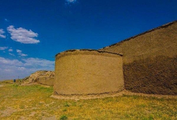اقدامات حفاظتی و سامان دهی قلعه تاریخی بختک در آذربایجان شرقی ادامه می یابد