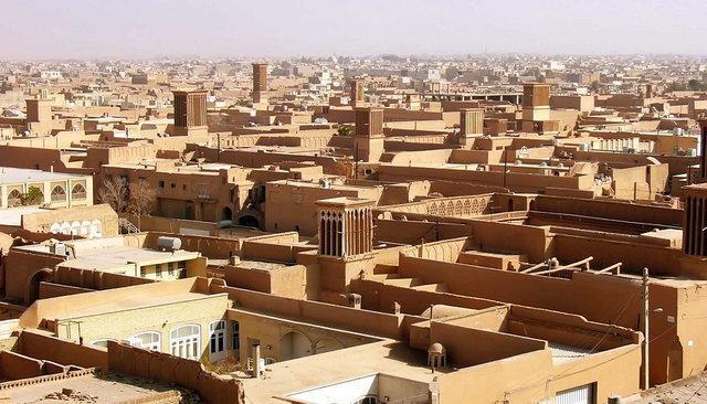 احیای سنت پاییزه سرکشی از پشت بام خانه های تاریخی در یزد