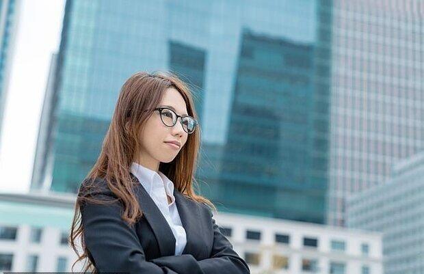 وضع قوانین محدودکننده برای زنان کارمند ادامه دارد ؛ از بریتانیا تا ژاپن