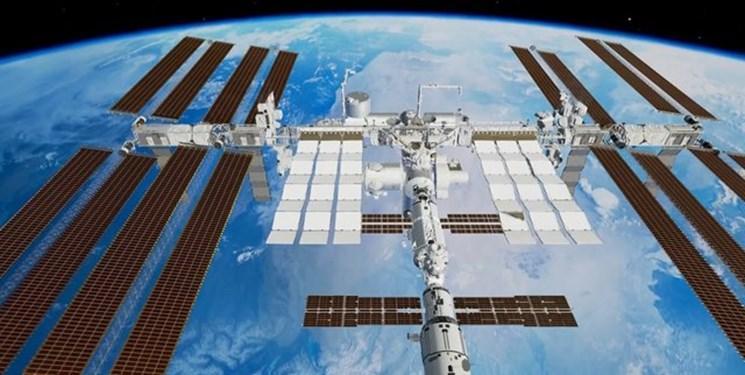 تصویر ناسا از پیاده روی یک زن در ایستگاه فضایی