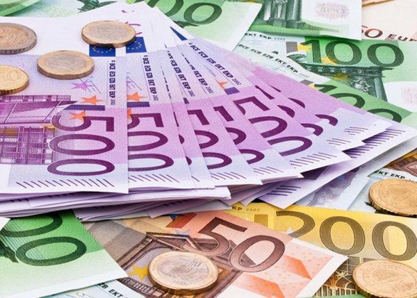 افزایش قیمت دلار، کاهش 102 ریالی قیمت یورو
