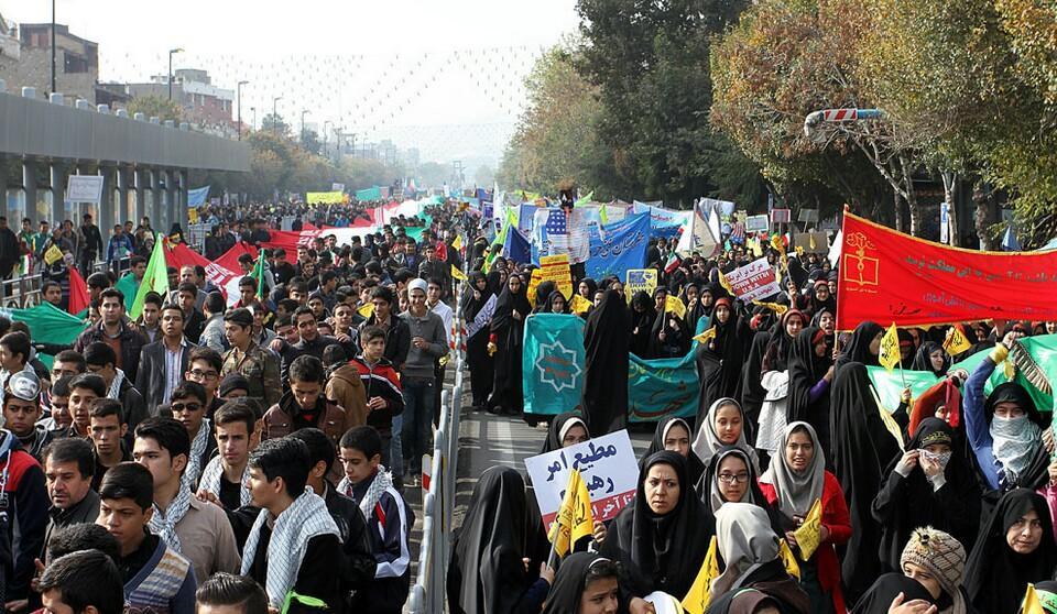 حضور پرشور جوانان خراسان رضوی در راهپیمایی 13 آبان تصاویر حضور پرشور جوانان خراسان رضوی در راهپیمایی 13 آبان