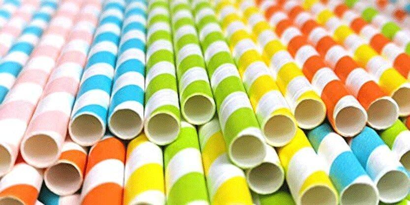 انتخاب نی های کاغذی برای کمک به زمین ، چرا مصرف نی های پلاستیکی باید متوقف شود؟