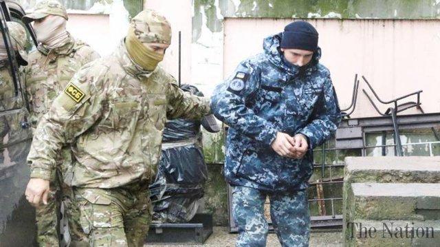 پخش اعترافات ملوانان اوکراینی دستگیر شده در تلویزیون روسیه، ادامه واکنش ها و تنش ها