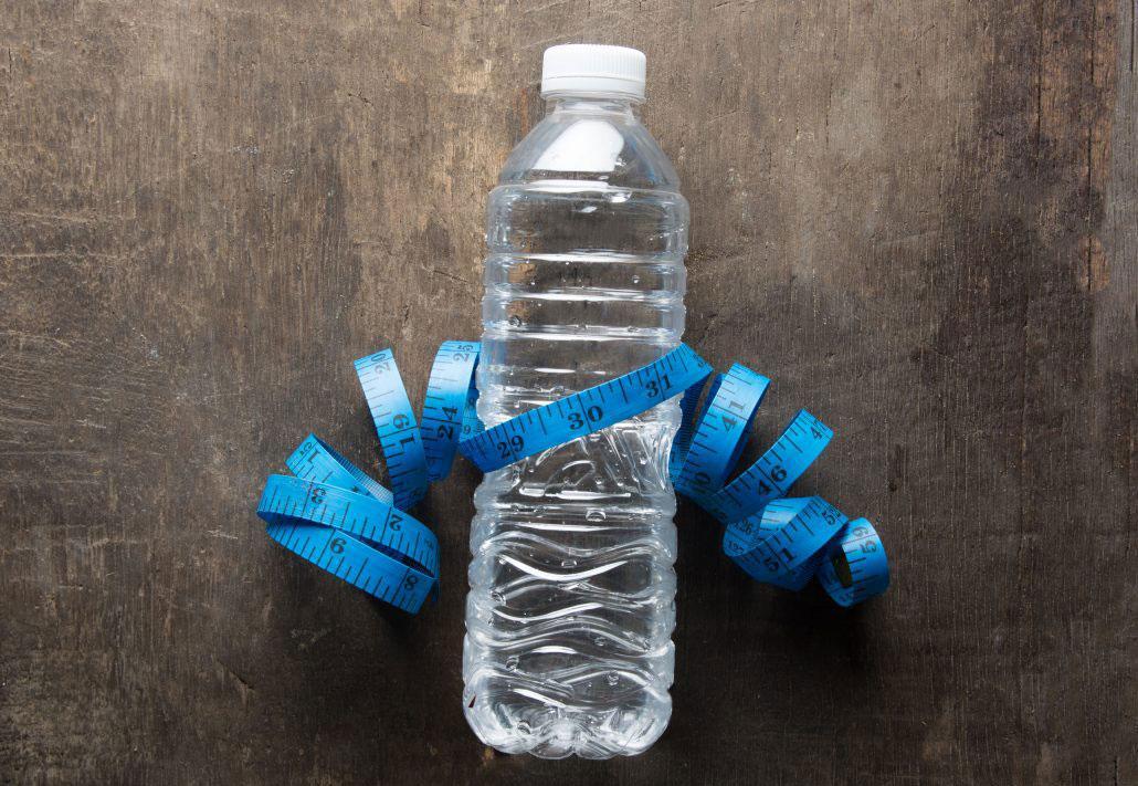 برای کاهش وزن، آب سرد بنوشیم یا آب گرم؟افزایش چربی سوزی در بدن با نوشیدن آب