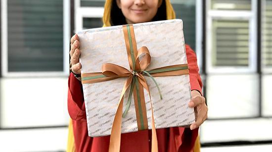 هدیه دادن رسم و رسوم دارد، خراب کاری نکنید!