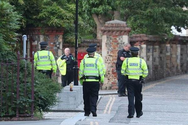 حمله با چاقو به شهروندان در انگلیس، فرد مظنون بازداشت شد