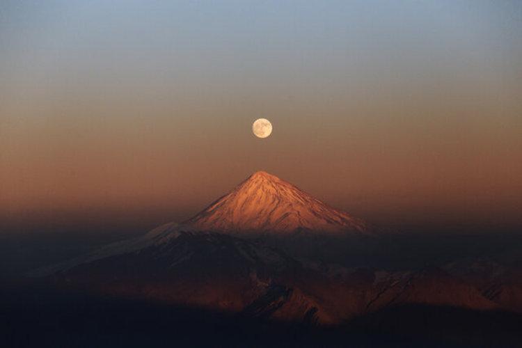 رقم های عجیب و غریب در دماوند؛ 10 عدد نان لواش 35 هزار تومان!