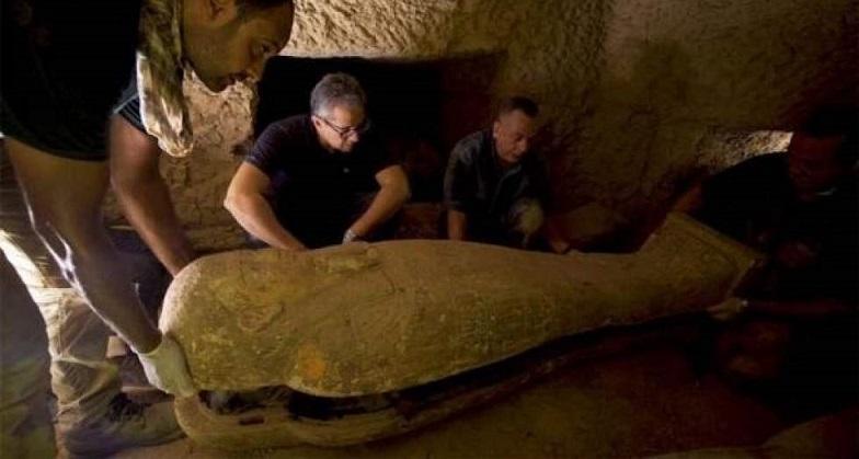 کشف 13 تابوت مهر و موم 2500ساله در مصر
