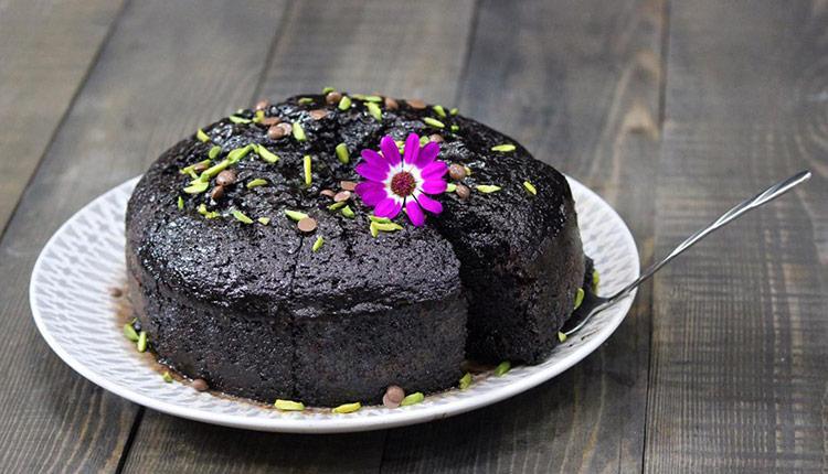 طرز تهیه کیک خیس شکلاتی سیاه و کافی شاپی !