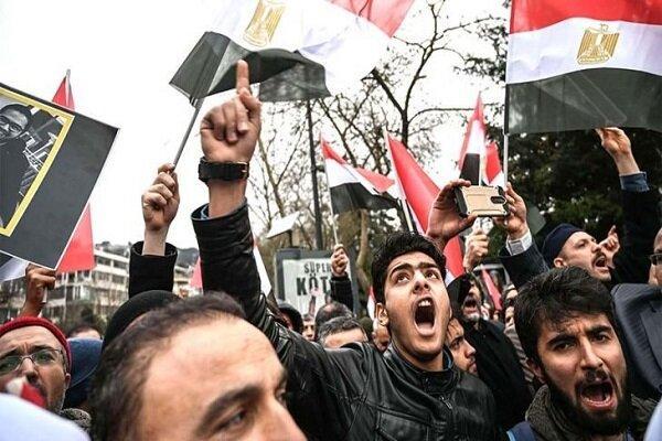 مصری ها در آدینه پیروزی به میدان التحریر بیایند