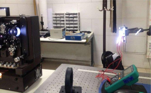 بومی سازی تجهیزات فتوراکتورهای آزمایشگاهی و منبع تابشی شبیه ساز نور خورشید