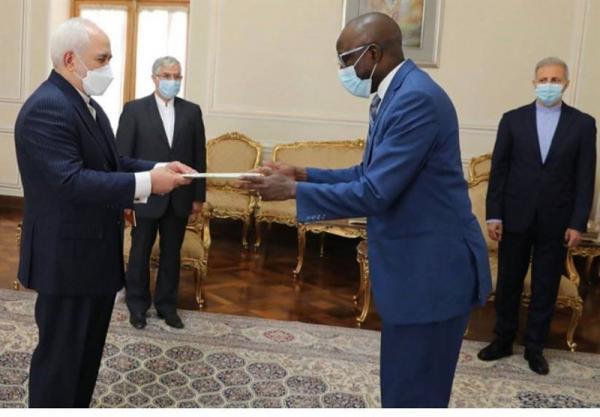 سفرای جدید رومانی و سنگال رونوشت استوارنامه خود را تسلیم سفرای جدید رومانی و سنگال رونوشت استوارنامه خود را تسلیم ظریف کردند