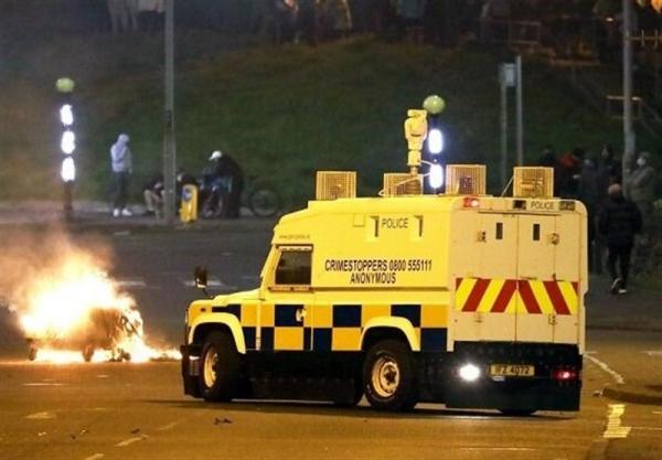 ناآرامی و درگیری میان معترضان و پلیس در ایرلند شمالی