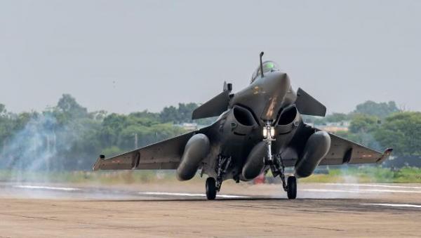 خبرنگاران افشای قرارداد محرمانه فرانسه با مصر برای فروش جنگنده های رافائل