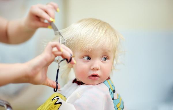 چگونه موی بچه ها را در خانه کوتاه کنیم؟ (راهنمای گام به گام)
