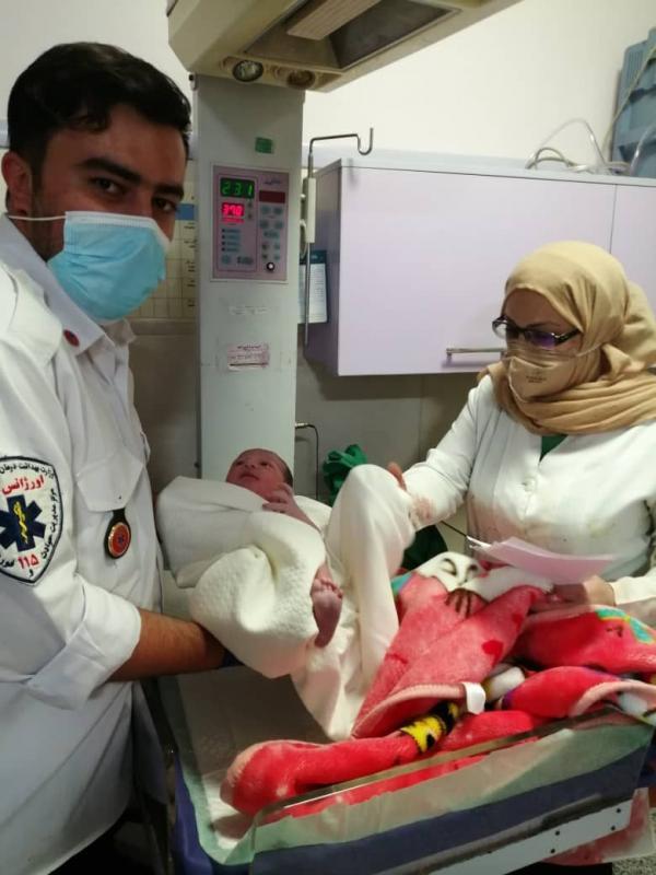 تولد نوزاد عجول در آمبولانس