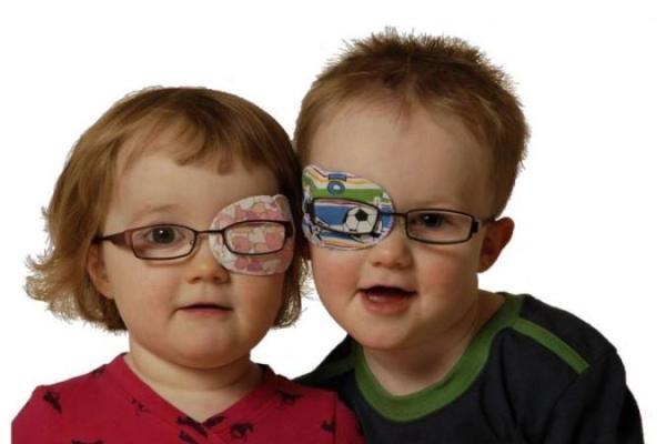دلیل و درمان تنبلی چشم در بچه ها چیست؟