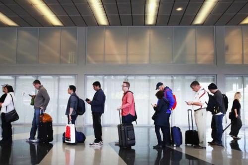 چرا صف های بازرسی فرودگاه ها بسیار طولانی هستند؟