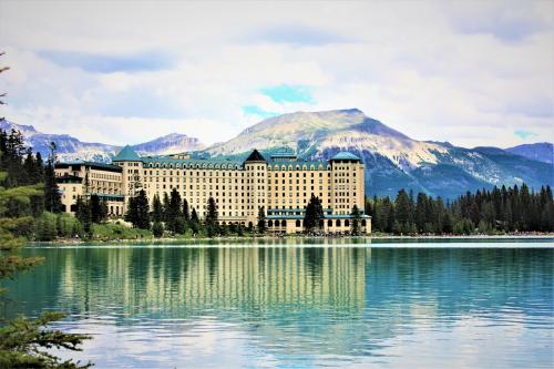 معروف ترین هتل های بنف کانادا کدامند؟