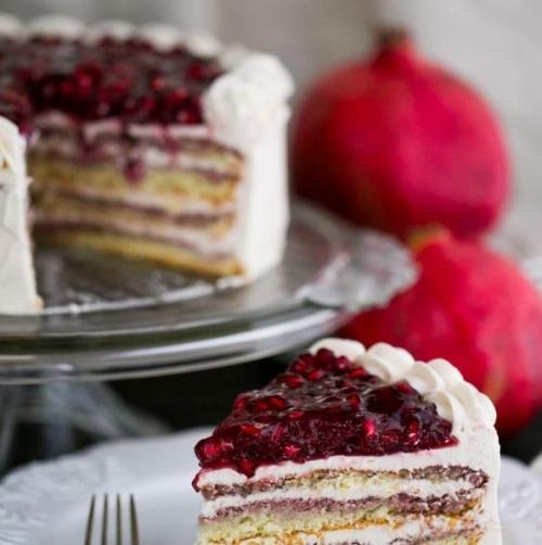 طرز تهیه کیک تیرامیسو انار در 10 مرحله آسون به روش کافی شاپی طرز تهیه کیک تیرامیسو انار در 10 مرحله آسون به روش کافی شاپی